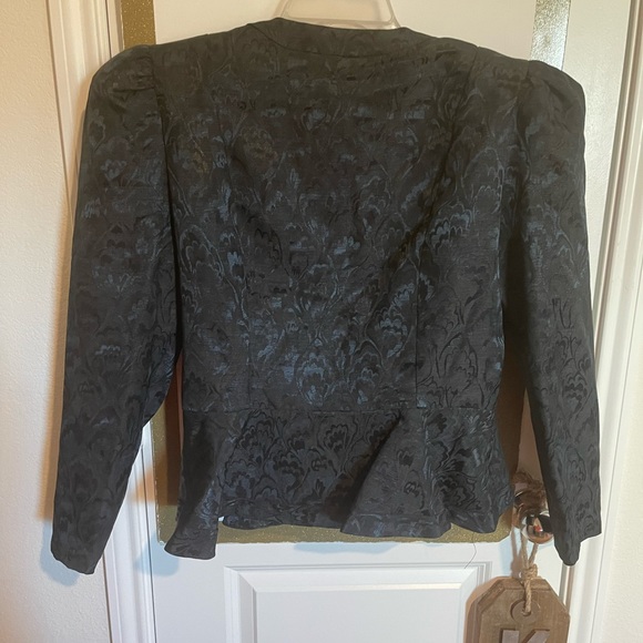 Black button top tailored fit with bow - Picture 4 of 4